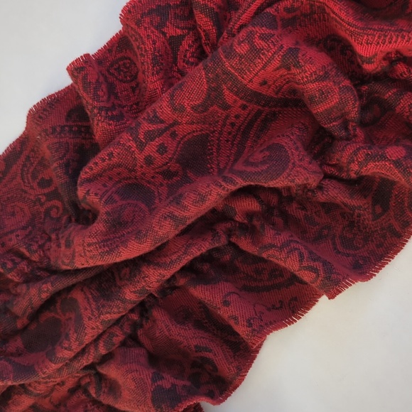 V. Fraas Cashmink Paisley Fringe Scarf Red Black - Picture 5 of 16